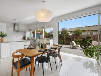 Chic and Sophisticated - Superb lock-up and leave