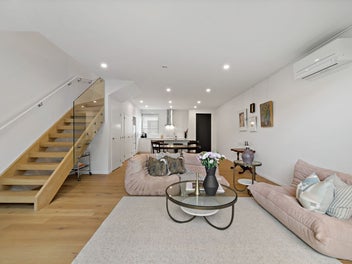 FIND: LIGHT, SPACE & SOPHISTICATION.
