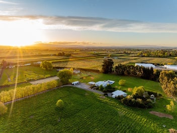 Lifestyle Luxury, Two Homes, Close to Town