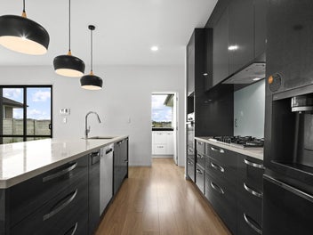 5-Bedroom Home with Panoramic Views in Millwater