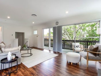 Minutes to CBD & Move-in Ready.