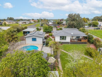 Family living on two titles with a pool