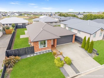 Vacant & Versatile | 4 Bed+Dual Kitchens in Wigram