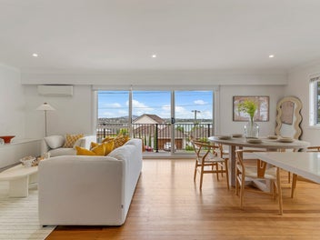 Skyline. Seabreeze. Simplicity.