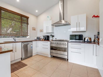 Spacious, Sunny and Ready for Family Living