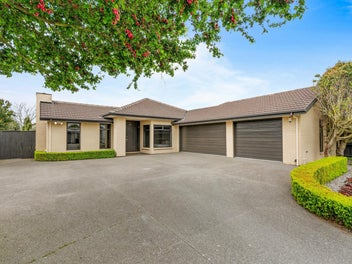 Elegant Family Sanctuary Beside FW Delamain Park