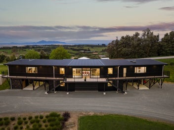 Iconic Views, Iconic Home