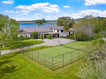 Substantial Harbourfront home with potential