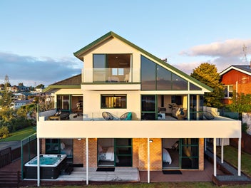 Unrivalled Coastal Living with Sweeping Sea Views