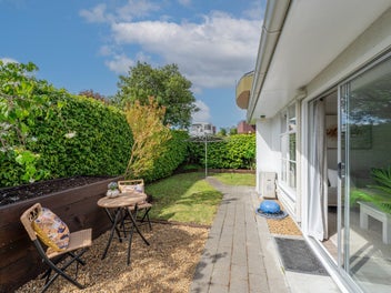 Westshore Beach haven - fresh and stylish