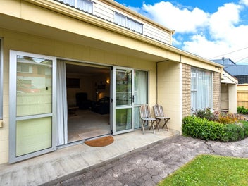 Easy-Care Living in Balaclava - 4 Bed, 2 Bath