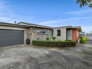 PRIME LOCATION + FAMILY LIVING