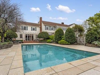 A 'Gummer and Ford' + 6,731m2 of Victoria Ave
