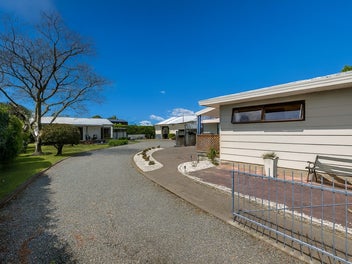 Home & Income, Dual Dwellings - Big Shed!