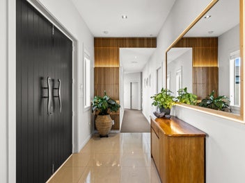 Prestigious Views with Pool, Space and Lifestyle