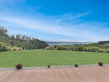 Family Lifestyle Retreat with Panoramic Views