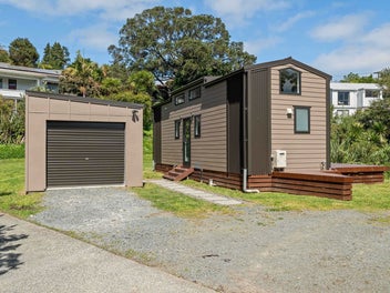 Serious Seller - Tiny Home Near Cafes & Waterfront