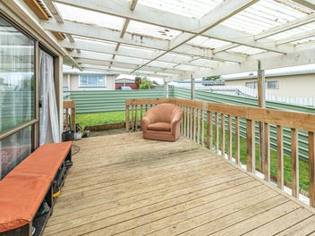 Invest or nest in Castlecliff