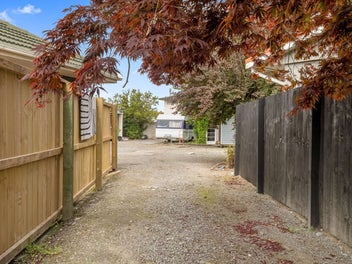 588m2 ( approx ) in an established suburb