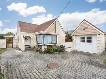 Private, sunny, and full of charm