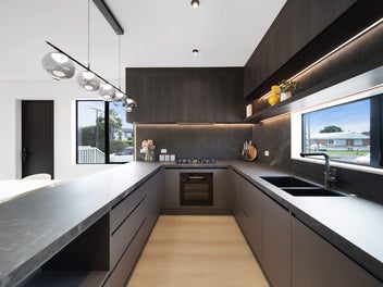 BRAND NEW & STAND ALONE in Papatoetoe