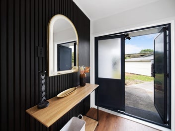 Lux Living on 900+ sqm Freehold Land in Hill Park