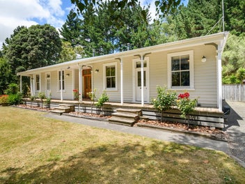 TEAM LEWIS - YOUR COUNTRY RETREAT