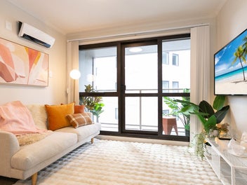 Safe, Loan-Approved, Reno'd. Near Uni/W'cliffe