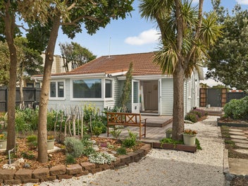 Classic Charm, Coastal Lifestyle