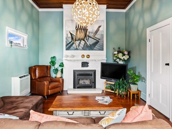Character comfort, effortless entertainer