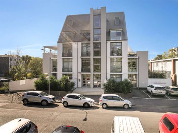 Beautiful Cambridge Apartments! Owner says sell !