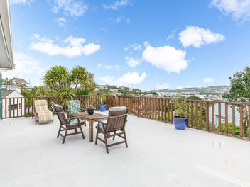 Sun Soaked Family Home With Options!