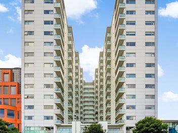 Modern City Apartment with Carpark & Facilities