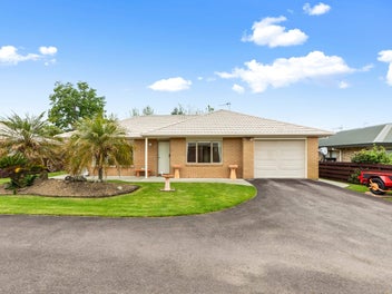 Easy Life, Secure and Great Location!