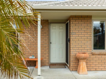 Sunny, Freehold, Prime Spot!