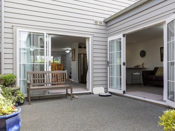 Convenient location, immaculate presentation