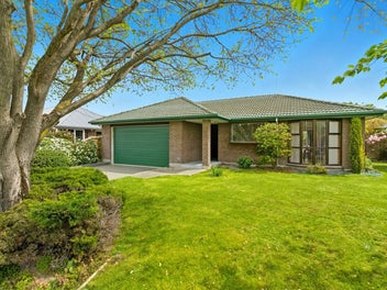 * UNDER OFFER * Charming Family Home Awaits You!