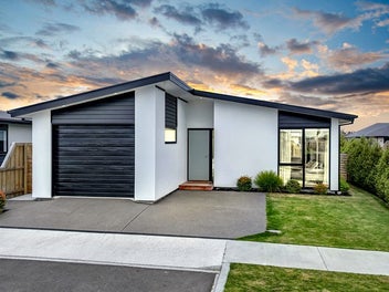 Stylish, Sunny Living in Pegasus