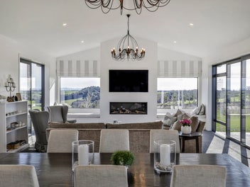 Designer Home in Patumahoe