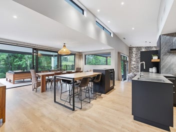 Serene Setting, Fabulous for Family