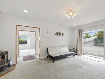 Effortless single level living in central location