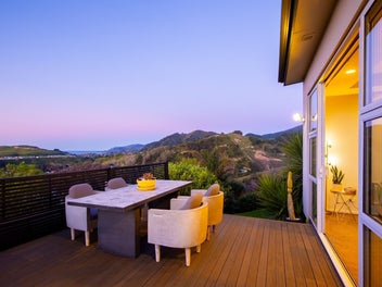 Exceptional Views – Effortless Modern Living