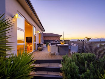 Exceptional Views – Effortless Modern Living