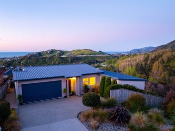 Exceptional Views – Effortless Modern Living