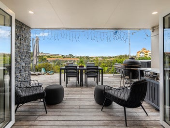 Modern Single-Level Living with a Japanese Vibe