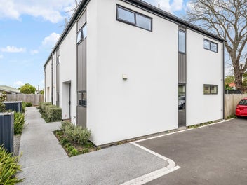 Modern Stylish 2BRM Townhouse in Historic Linwood