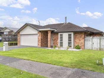 Seriously Stunning, Hot On Hadley Wood!