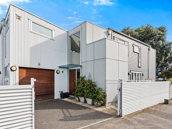 Lock-and-Leave Luxury in Sought-After Ahuriri