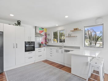 Your Laingholm Christmas Awaits!