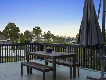 DECK & GARDEN GEM - VENDORS MOVING OVERSEAS!